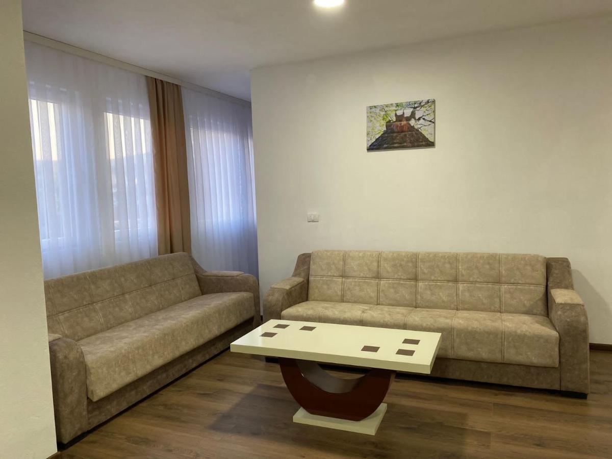 לינה וארוחת בוקר סייניצה Vila Centar Mb מראה חיצוני תמונה