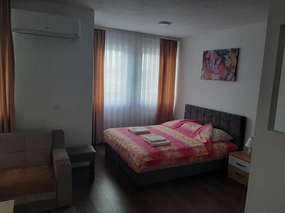 לינה וארוחת בוקר סייניצה Vila Centar Mb מראה חיצוני תמונה